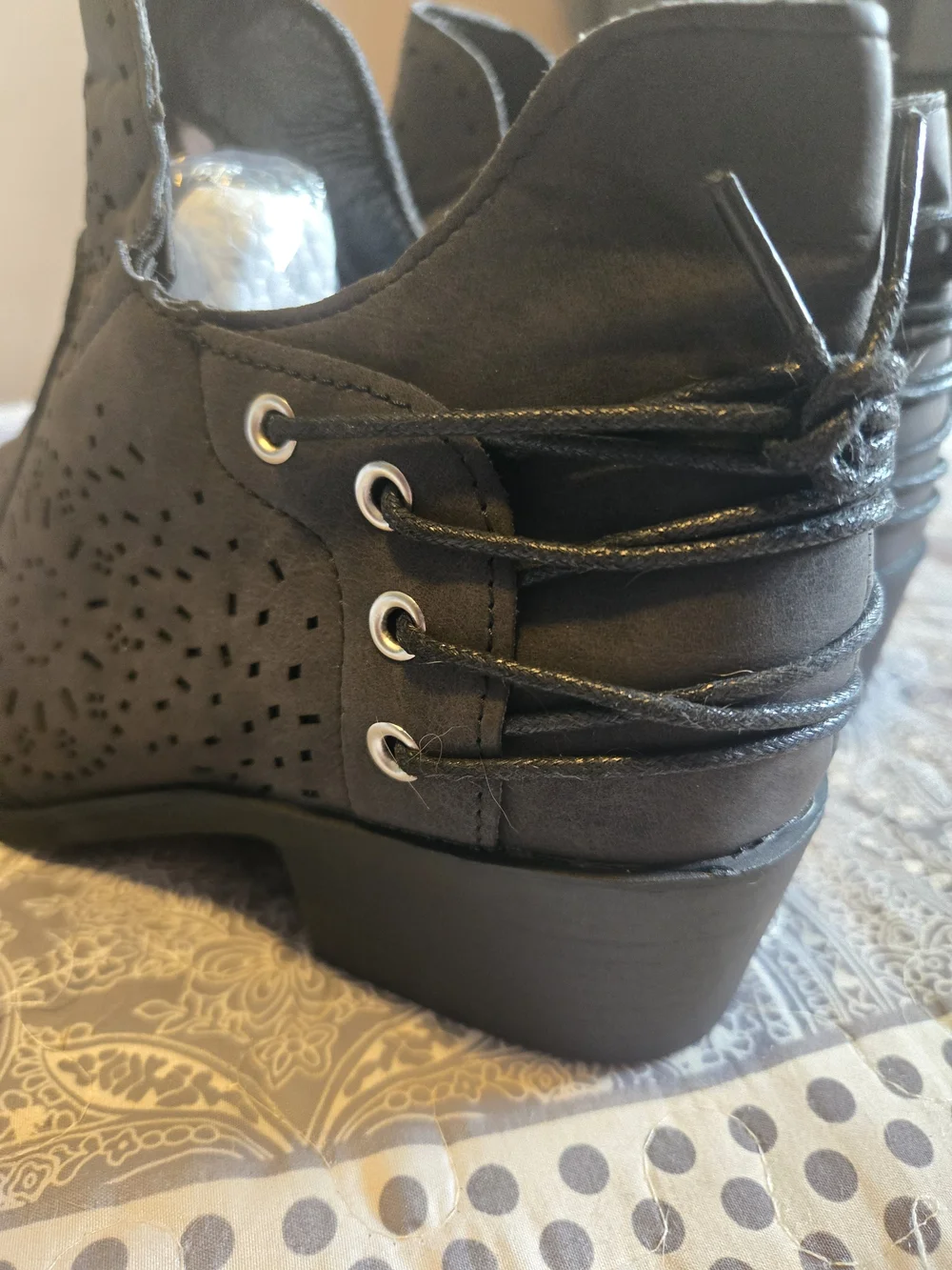 Women's Cowgirl Black/Dark Gray Cutout Faux Suede Ankle Boots Size 9.5